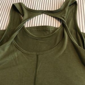 Zyia twist tank - like new!!